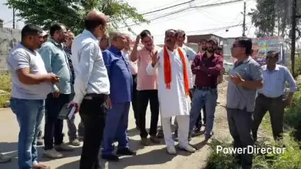 कालाढूंगी: विधायक ने एडीबी के विभागीय अधिकारियों के साथ चल रहे कार्यों का किया निरीक्षण