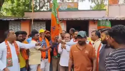 অন্ডাল: অন্ডালে বিজেপির কর্মী সম্মেলন, তৃণমূল সিপিএম ছেড়ে যোগ দিল যুবকেরা বিজেপিতে, লোকো গ্রাউন্ড বিজেপি অফিসে