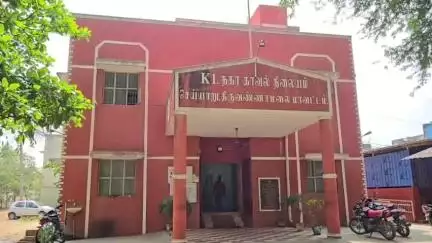 செய்யாறு: கண்ணியம் நகரச் சேர்ந்த சில்க் என்கிற ஜெமினி போதை ஊசி பழக்கத்தால் இளைஞரை வெட்டி கொலை செய்து உடலை ஏரியில் வீசி விட்டு சென்ற மர்ம நபர்கள்