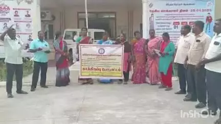 கலவை: கலவை வட்டாட்சியர் அலுவலக வளாகத்தில் கிராம உதவியாளர்கள் காத்திருப்பு போராட்டம்