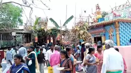 தரங்கம்பாடி: முக்கரும்பூர் கிராமத்தில் உள்ள அய்யனார் கோவில் கும்பாபிஷேகம் வெகு விமர்சையாக நடைபெற்றது திரளான பக்தர்கள் கலந்து கொண்டு சுவாமி தரிசனம்