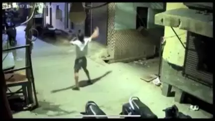 🛑उत्तराखंड:पौड़ी गढ़वाल में बीच सड़क एक्सरसाइज कर रहा था युवक, थककर बैठा और गिरकर हो गई मौत।
#uttrakhand #news