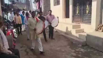 मानवत: पिक विमा मिळण्यासाठी यशस्वी संघर्ष केल्याबद्दल धोपटे पोहंडुळ येथे ग्रामस्थांनी केला पिक विमा चळवळीतील मान्यवरांचा सत्कार