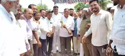 ಸವಣೂರು: ಪಟ್ಟಣದಲ್ಲಿ ಶಾಸಕ ಯಾಸಿರ್ ಖಾನ್ ಪಠಾಣ ರಸ್ತೆ ಅಭಿವೃದ್ಧಿ ಕಾಮಗಾರಿಗೆ ಚಾಲನೆ
