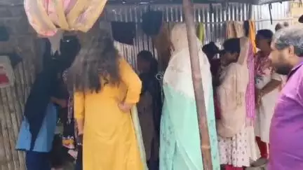 কালিয়াচক ১: দিনুটোলা এলাকায় বোমা ফেটে আহত শিশুর পরিবারের সাথে দেখা করলেন রাজ্যের শিশু সুরক্ষা কমিশনের প্রতিনিধি দল