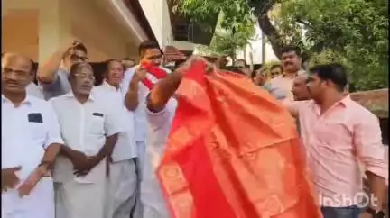 കോതമംഗലം: സി.പി.എം ജില്ലാ സെക്രട്ടറിയായി തിരഞ്ഞെടുത്ത എസ്. സതീഷിന് ഏരിയാ കമ്മിറ്റി ഓഫീസിൽ സ്വീകരണം, ആന്റണി ജോൺ MLA പങ്കെടുത്തു