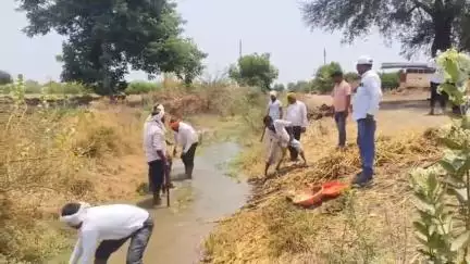 सेलू: जल व्यवस्थापन कृती पंधरवडानिमित्त निम्न दुधना डावा कालवावरील वाडीदमई ,पिंपळगाव
काष्टगाव येथे लोकसहभागातून श्रमदान