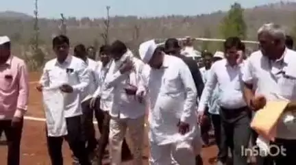 सुरगाणा: खुंटविहीर येथे मंत्री ना. नरहरी झिरवाळ यांचे उपस्थितीत 108 जोडण्यांचा सामूहिक विवाह सोहळा उत्साहपूर्ण वातावरणात पडला पार