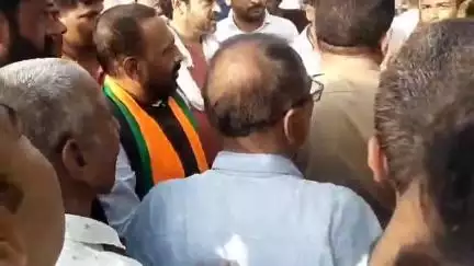 🛑रायबरेली: अतुल तिवारी हत्याकांड मामले ने पकड़ा तूल, महिलाओं, पुरुषों ने सरेनी चौराहे पर किया प्रदर्शन।
#raibareli