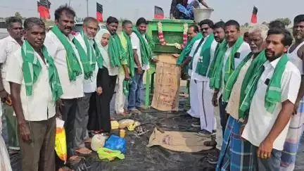 வாலாஜாபாத்: தொள்ளாழி கிராமத்தில் புதிய நெல் கொள்முதல் நிலையத்தினை உத்திரமேரூர் எம்எல்ஏ திறந்து வைத்தார்