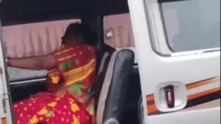 হাড়োয়া: আটপুকুর এলাকায় জমি যায়গা সংক্রান্ত বিবাদের জেরে প্রতিবেশীদের হাতে আক্রান্ত হলেন গৃহবধূ