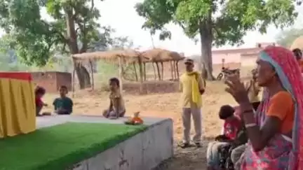 डुमरी: गांव में जल संकट की समस्या से जूझ रही ग्रामीण वृद्ध ने डुमरी विधायक से की मिन्नतें,विधायक ने निदान हेतु फौरन पहल की#vira