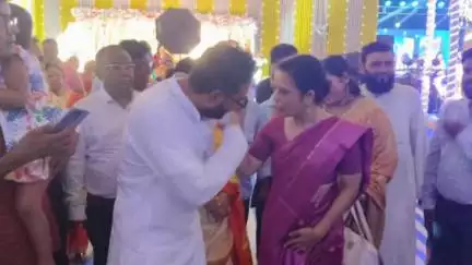 করিমপুর ২: করিমপুর ২ নম্বর ব্লক তৃণমূল কংগ্রেস সভাপতির পরিবারের বধূবরণে কৃষ্ণনগরের সাংসদ মহুয়া মৈত্র