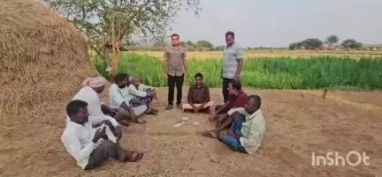 వేలేరు: ఎర్రబెల్లి లో   7 గురు పేకాట రాయుళ్ల ను పోలీసులు అరెస్ట్ చేశారు. 1560 రూపాయలు స్వాధీనం