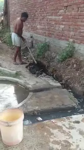 jila sitapur gram saitiyapur post salahpur Jo maujuda Safai karmi hai vah lagbhag 6 mahine Se hamare yahan safai nhi ki