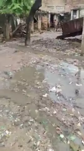 भरथा मे हर समय सड़क व घर के अन्दर पानी का कहर  लोग परेशान, अधिकारी है बेखबर