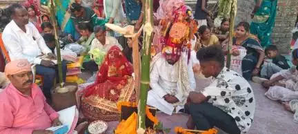 रविदासिया धर्म पद्धति के द्वारा ग्राम सिमरा गुरारू गया में हर्षोल्लास के साथ विवाह संपन्न। सैकड़ो अतिथि हुए शामिल।