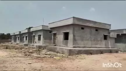 రాయపర్తి: కొత్తూరు  గ్రామంలో పర్యటించి  డబుల్ బెడ్ రూమ్ ఇండ్ల నిర్మాణ పనుల పురోగతిని క్షేత్ర స్థాయిలో పరిశీలించిన కలెక్టర్