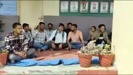 पुरोला: पुरोला महाविद्यालय में एनसीसी यूनिट और कला-विज्ञान के विषय शुरू कराने की मांग को लेकर छात्रों ने धरना शुरू किया