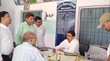 केसठ: केसठ के मध्य विद्यालय दसियांव में विधि व्यवस्था ठीक नहीं होने पर BEO ने प्रभारी प्रधानाध्यापक से स्पष्टीकरण मांगा