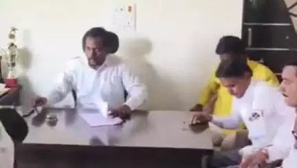 सेलू: तालुका कृषी अधिकारी कार्यालयात पिक विम्यासह विविध मागण्यांचे शेतकऱ्यांनी दिले निवेदन