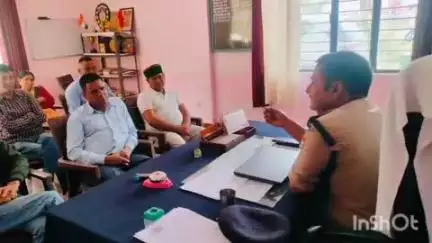 लमगड़ा: थाना लमगड़ा में हुई सीएलजी सदस्यों की गोष्ठी, मौजूद लोगों को साइबर ठगी व नशे के दुष्प्रभाव पर दी गई जानकारियां