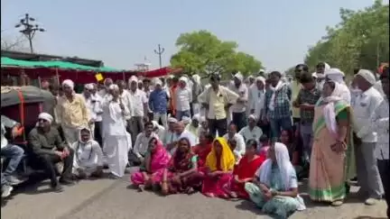 सेलू: चिकलठाणा पाटीवर शेतकऱ्यांनी केले रस्ता रोको आंदोलन