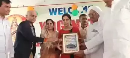 *उत्तरप्रदेश* 

बागपत के सरूरपुर गांव में आईपीएस नीरज जादौन को सम्मानित किया गया । ये वही गांव है जहां के 36 युवाओं ने प