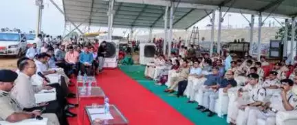 अपर मुख्य सचिव, मंत्रिमंडल सचिवालय विभाग, बिहार सरकार द्वारा जिलाधिकारी, पटना; वरीय पुलिस अधीक्षक, पटना तथा भारतीय वायु सेना एवं जिला प्रशासन के अन्य वरीय पदाधिकारियों के साथ पटना में भारतीय वायु सेना के सूर्य किरण एरोबैटिक शो की बैठक