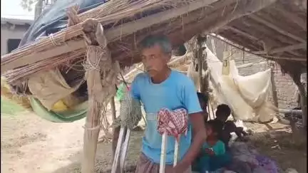 दातागंज:ग्रामीणों ने लगाए प्रधान पर पैसे लेकर आवास देने का आरोप