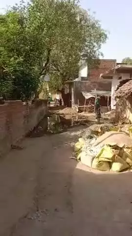 ग्राम चिल्ला में 14 वाड पार्षद अनिल तिवारी कुछ   काम नहीं  करवा  रहे है