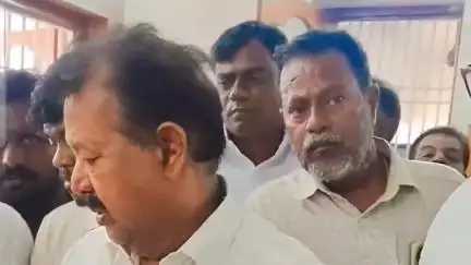 விக்கிரவாண்டி: வாக்கூர் கிராமத்தில் திமுக நிர்வாகி மறைவுக்கு அமைச்சர் பொன்முடி நேரில் சென்று அஞ்சலி செலுத்தினர்