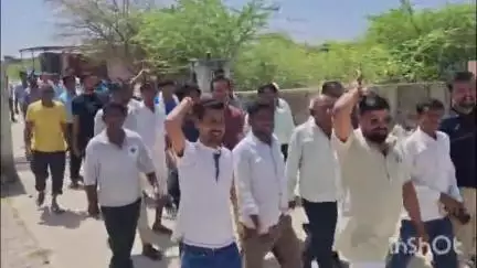 फूलिया कलां: पेयजल समस्या से परेशान ग्रामीणों ने एसडीएम कार्यालय पर किया प्रदर्शन, राज्यपाल के नाम सौंपा ज्ञापन