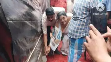 জয়নগর ২: শ্রীপুর অঞ্চলের ঢালাই রাস্তা নির্মাণের কাজের শুভ সূচনা করেন শ্রীপুর অঞ্চলের তৃণমূল কংগ্রেসের কনভেনার বাবু গাজী