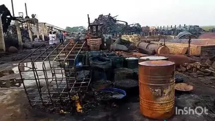 ডোমজুড়: ডোমজুড় দক্ষিণ ঝাপর দা কেমিক্যাল কারখানায় আগুন 18 টি ইঞ্জিনের চেষ্টায় আগুন নিয়ন্ত্রণে