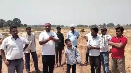 ब्यौहारी विधानसभा क्षेत्र के ग्राम पंचायत रसपुर से रेत खनन बंद करने कि किसानों ने आवाज उठाई