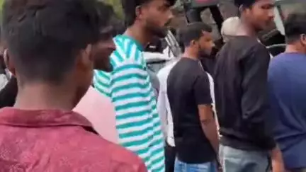 লালমাটিত আলট্ৰা বাছ আৰু চাৰিচকীয়া বাহনৰ মাজত মুখামুখি সংঘৰ্ষ, ফলত গুৰুতৰভাৱে আহত তিনিজন