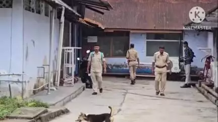 পূব যোৰহাট: চন্দন নগৰত ভয়ংকৰ ঘটনা , সুৰামত্ত আৰু ড্ৰাগছ আসক্ত যুৱকৰ দলৰ প্ৰহাৰত মৃত্যু এজনৰ ,মিছন হস্পিটেলত উপস্থিত আৰক্ষী