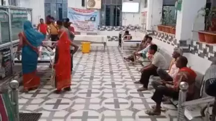 सुरसंड: बनौली चौक के पास अज्ञात वाहन की टक्कर से बाइक सवार दो व्यक्ति घायल