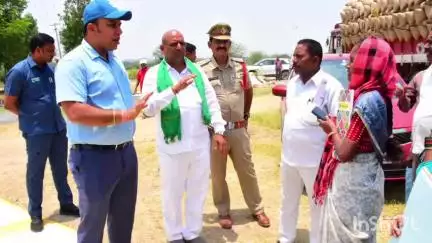 చందుర్తి: ధాన్యం కొనుగోలు కేంద్రాలను ఆకస్మికంగా తనిఖీ చేసిన కలెక్టర్ సందీప్ కుమార్ ఝా