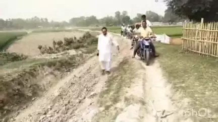 চাঁচল ২: গৌরহন্ড এলাকায় রাস্তার নির্মাণ করার কে কেন্দ্র করে পরিদর্শনে বিধায়ক