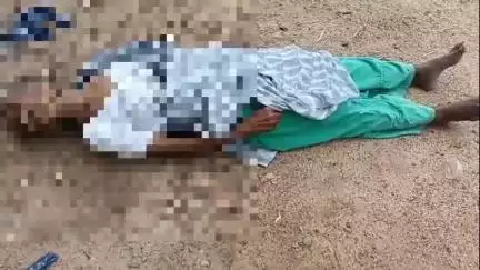 কালনা ২: টোলা এলাকায় বিয়ের বাড়ির প্যান্ডেলের বাঁশের মধ্যে গলায় ফাঁস দিয়ে আত্মঘাতী এক বৃদ্ধা