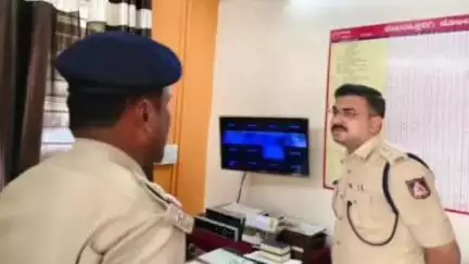ದೇವರಹಿಪ್ಪರಗಿ: ದೇವರ ಹಿಪ್ಪರಗಿ ಪೊಲೀಸ್ ಠಾಣೆಗೆ ಧಿಡೀರನೆ ಭೇಟಿ ನೀಡಿ ಪರಿಶೀಲಿಸಿದ ಎಸ್ ಪಿ ಲಕ್ಷ್ಮಣ ನಿಂಬರಗಿ