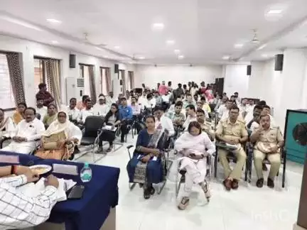 बल्लारपूर: खासदार प्रतिभाताई धानोरकर यांच्या उपस्थितीत बल्लारपूर येथे काँग्रेसची आढाव बैठक