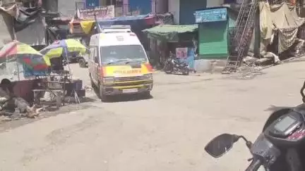 घाट: नंदानगर बाजार तिराहे पर दो दिनों से खराब पड़ी 108 एंबुलेंस सेवा, मरीज को लेकर जा रही थी चिकित्सालय
