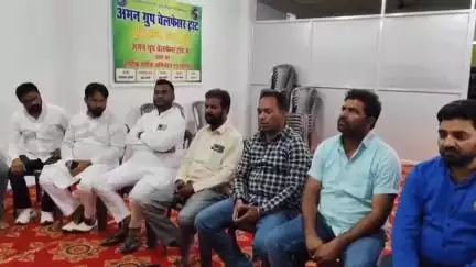 रातू: हाजी चौक रांतू में अमन ग्रुप वेलफेयर ट्रस्ट की बैठक, वक्फ संशोधन कानून के विरोध में समर्थन देने का निर्णय लिया गया