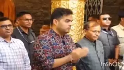 राहाता: उद्योजक आकाश अंबानी यांनी घेतले शिर्डीत साई समाधीचे मनोभावे दर्शन