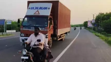 செங்கம்: நாகப்பாடி கிராமத்தில் இருசக்கர வாகனத்தில் சென்றவர்கள் மீது லாரி பின்னால் மோதியதில் இருவர் தலை நசுங்கி சம்பவ இடத்திலேயே உயிரிழப்பு