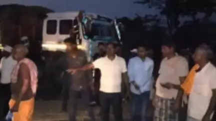 प्रतापगंज: प्रतापगंज के गढ़िया में तेज रफ्तार ट्रक की चपेट में आने से ढाई साल के मासूम की दर्दनाक मौत, कोहराम