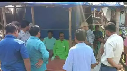 মহিষাদল: ঘাগরা গ্রামে চা চক্রে মানুষের সমস্যা শুনে সমাধানের আশ্বাস দিলেন মহিষাদলের বিধায়ক